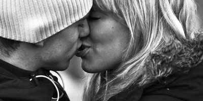 photo kissing_zps347649cd.jpg