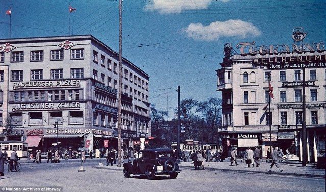 Foto Langka, Suasana Berlin 1930 Penuh Dengan Swastika
